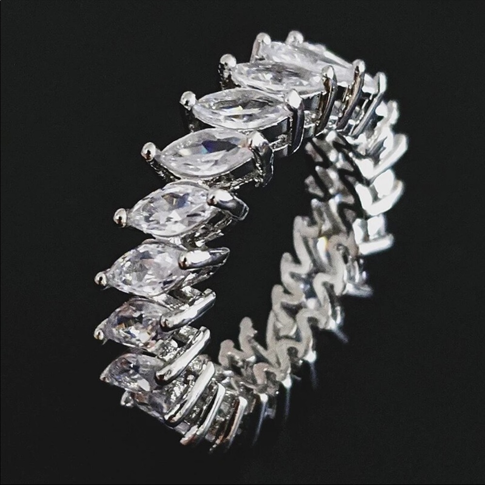 New Women’s Luxury 925 Silver Diamond Ring 💍 - Picture 3 of 3